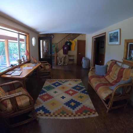 Up The Creek Backpacker'S Lodge Roberts Creek Extérieur photo