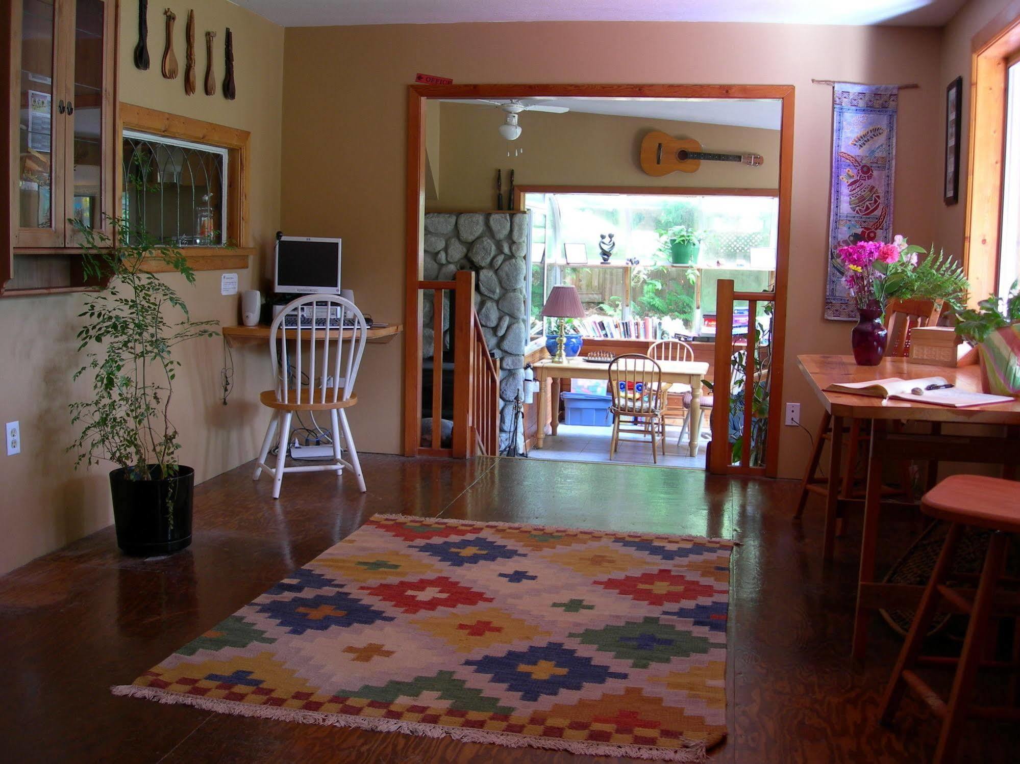 Up The Creek Backpacker'S Lodge Roberts Creek Extérieur photo