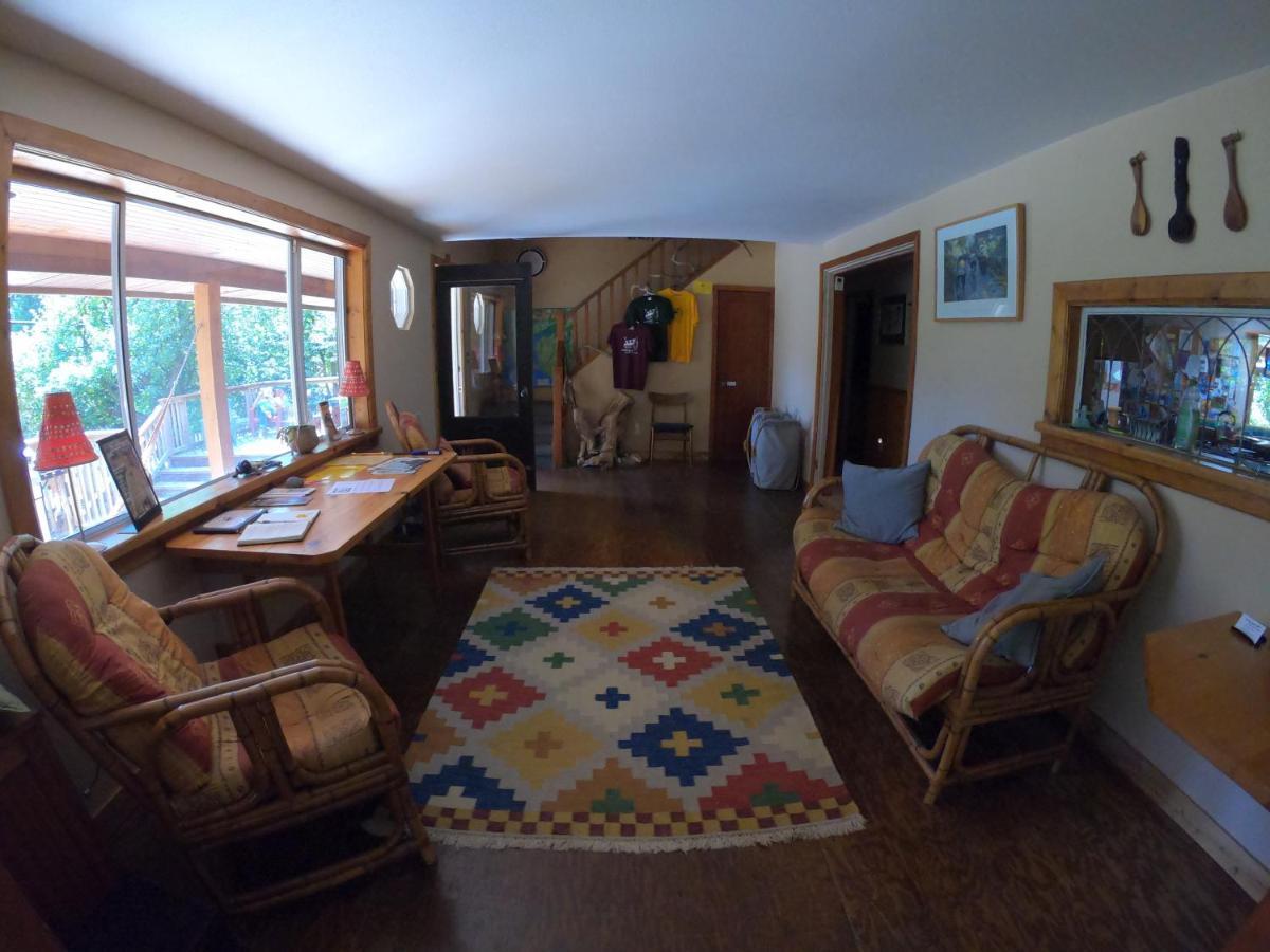 Up The Creek Backpacker'S Lodge Roberts Creek Extérieur photo