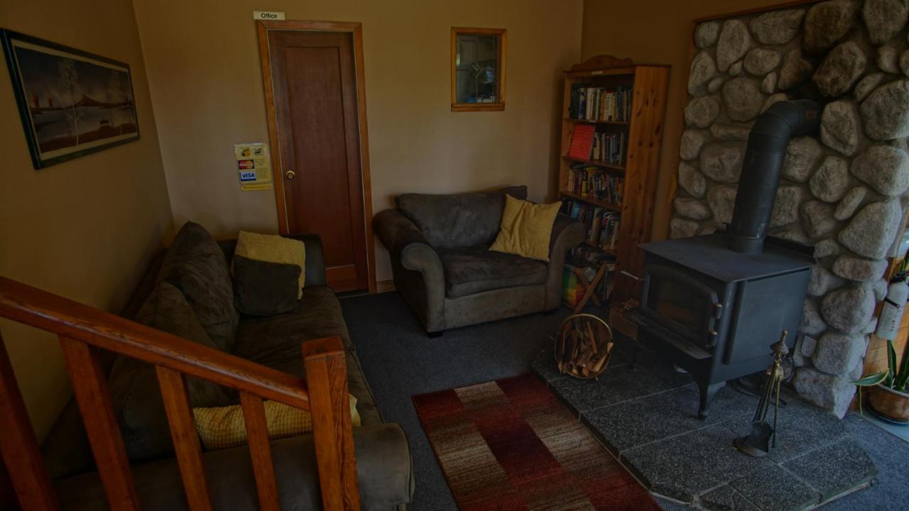 Up The Creek Backpacker'S Lodge Roberts Creek Extérieur photo