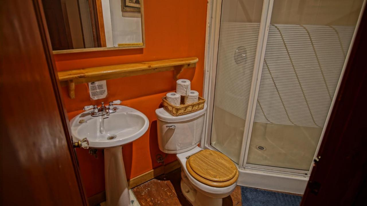 Up The Creek Backpacker'S Lodge Roberts Creek Extérieur photo
