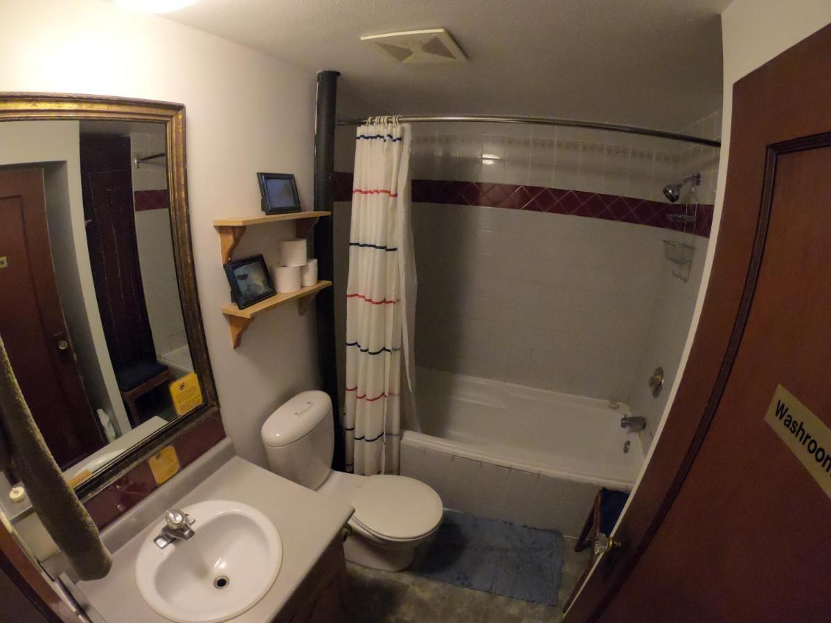 Up The Creek Backpacker'S Lodge Roberts Creek Extérieur photo